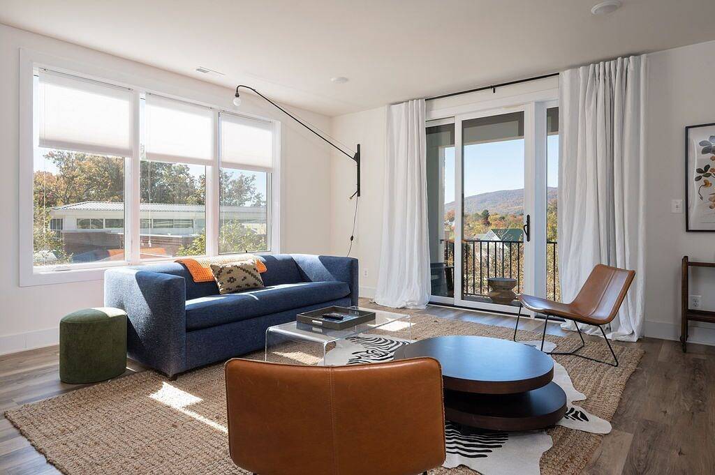 Ganze Wohnung, Piedmont Place 303| Lux Vineyard & Brewery Getaway in the Heart of Crozet | Pet Friendly in Crozet, Albemarle County