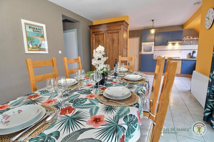 Gîte pour 6 personnes, avec Terrasse et Jardin à Trélévern