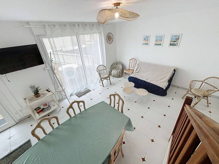 Stadthaus 50m vom Strand und Geschäften, 2 Zimmer, gemeinsamer Hof in Jullouville, Côte de la Déroute
