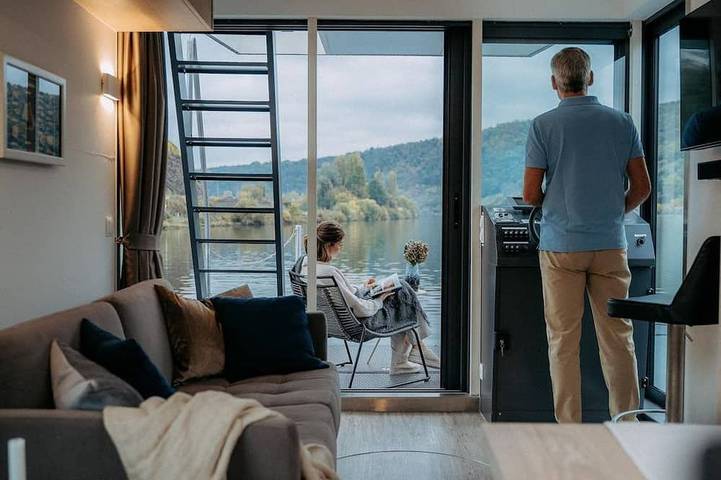 Ganze Wohnung, Schwimmende Ferienwohnung auf der Saar - Mobilheim, Dusche, Wc, 2 Schlafräume in Merzig, Saar-Nahe-Bergland