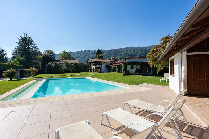 Villa per 8 persone, con giardino e vista lago in Lesa