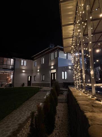 Gîte pour 4 personnes, avec jardin ainsi que vue et piscine à Sinaia