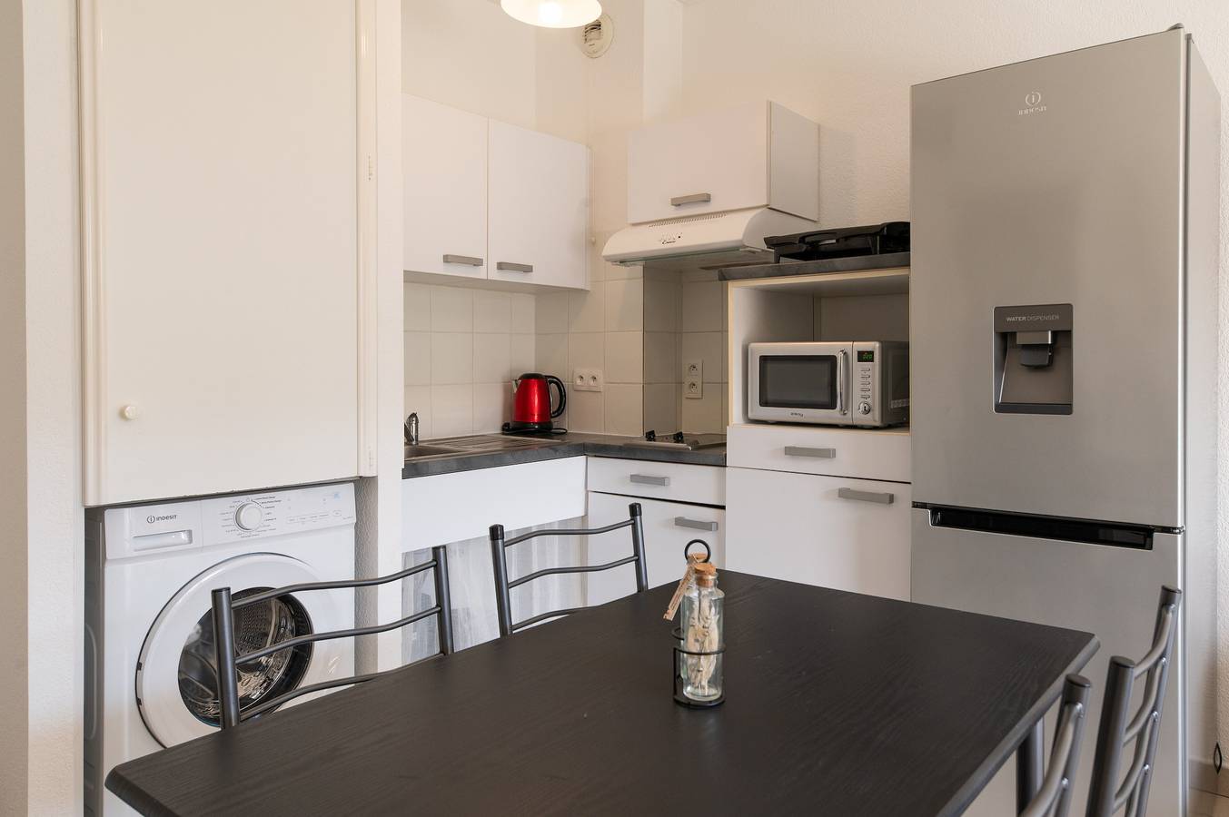 Apartamento entero, Apartamento 'Chez Lena' a 100 m del mar, piscina compartida, Wi-Fi y aire acondicionado in Poggio-Mezzana, Región de Corte