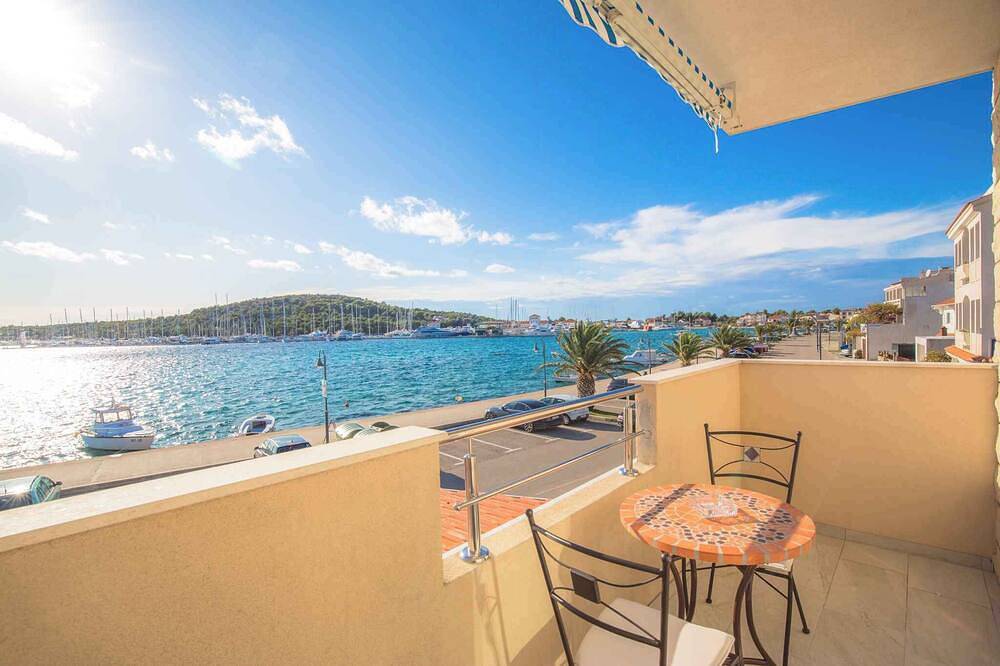 Appartement entier, Studio front de mer avec vue sur la mer in Rogoznica, Šibenik-Knin