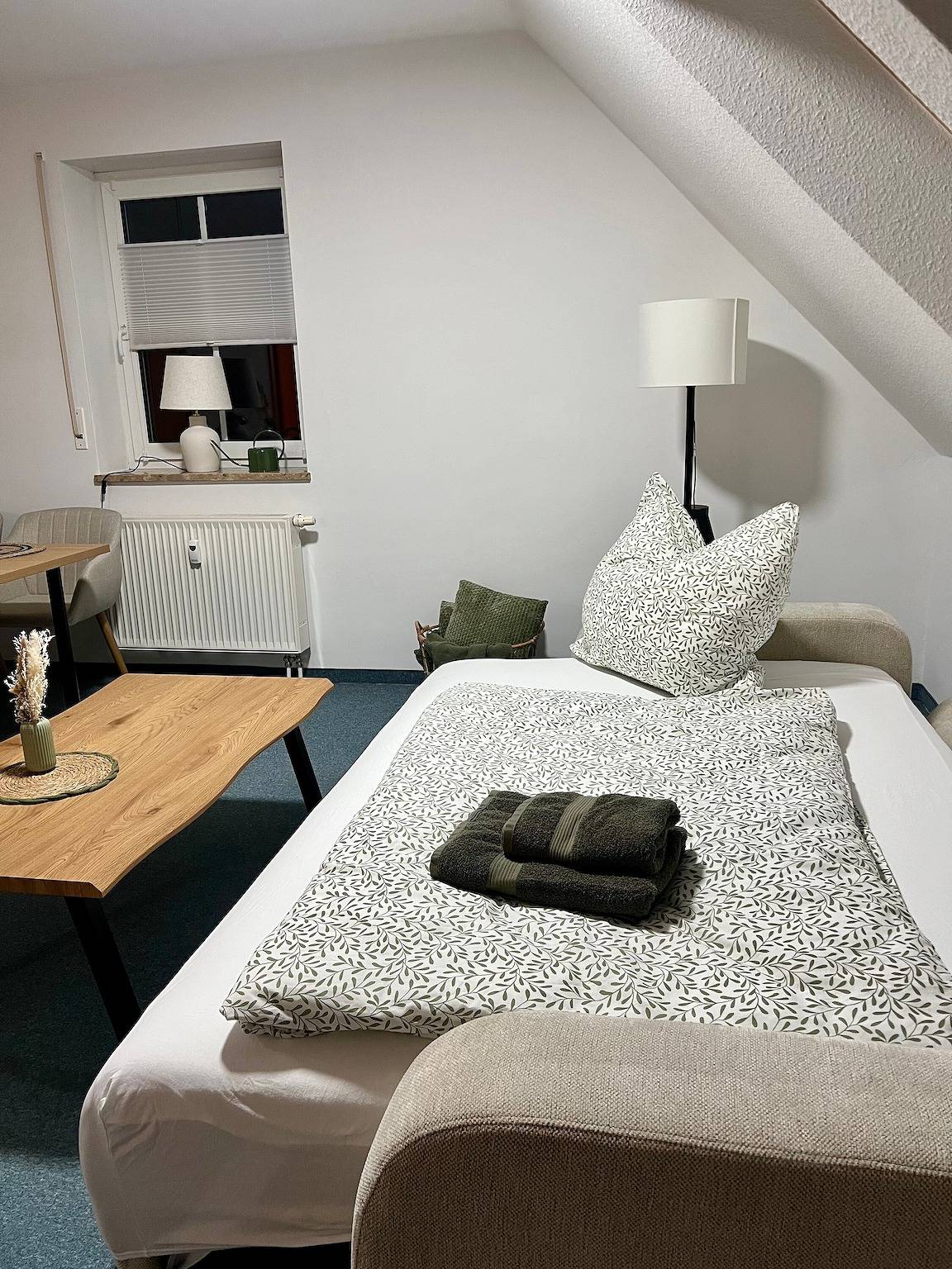 Ganze Wohnung, Komfortable 3-Zimmer-Fewo mit Parkplatz & Wlan in Sonneberg, Frankenwald