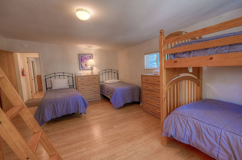 Log Cabin for 10 People in Zephyr Cove-Round Hill Village, Lake Tahoe