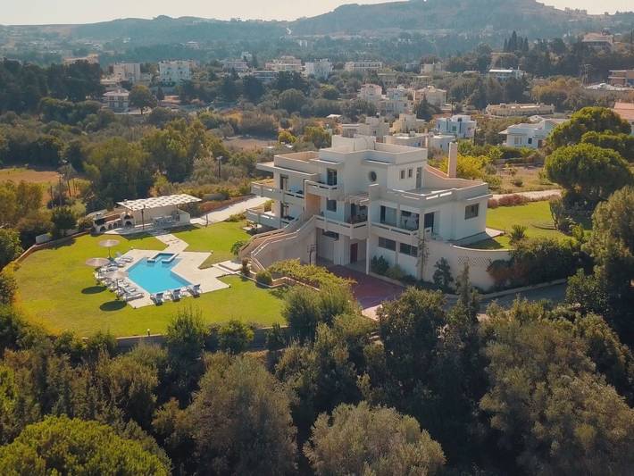 Ferienhaus für 12 Personen, mit Balkon und Terrasse sowie Garten und Pool