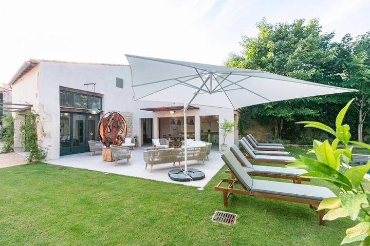 Chambre d’hôte pour 2 personnes, avec Terrasse et Jardin ainsi que Piscine et Vue à Maillane