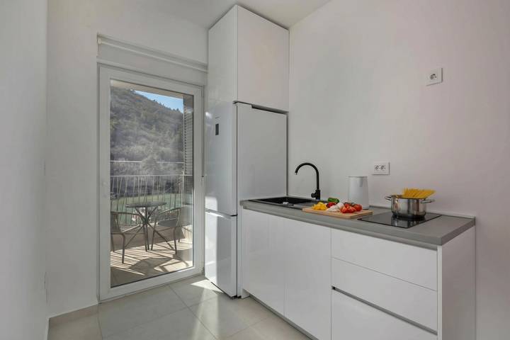 Apartamento entero, Sea-View Balcony Apt Green Zone in Plomin, Costa Este de Istria