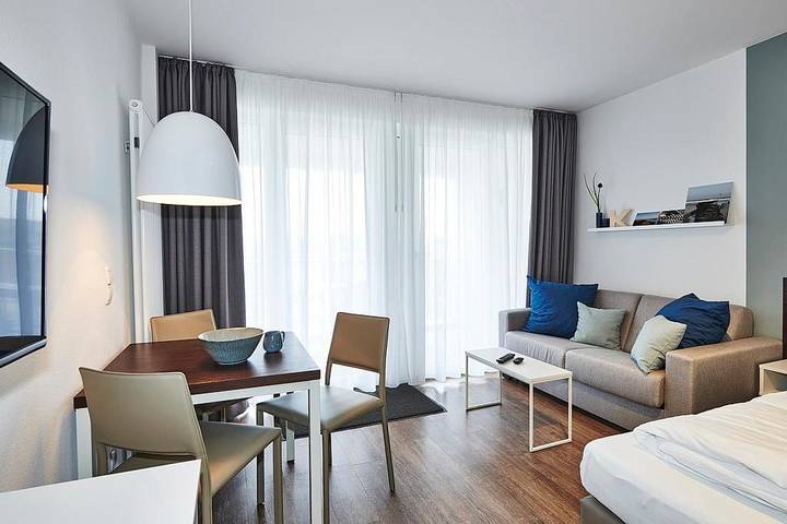 Ferienwohnung für 3 Personen, mit Balkon und Kinderpool sowie Sauna in Bensersiel