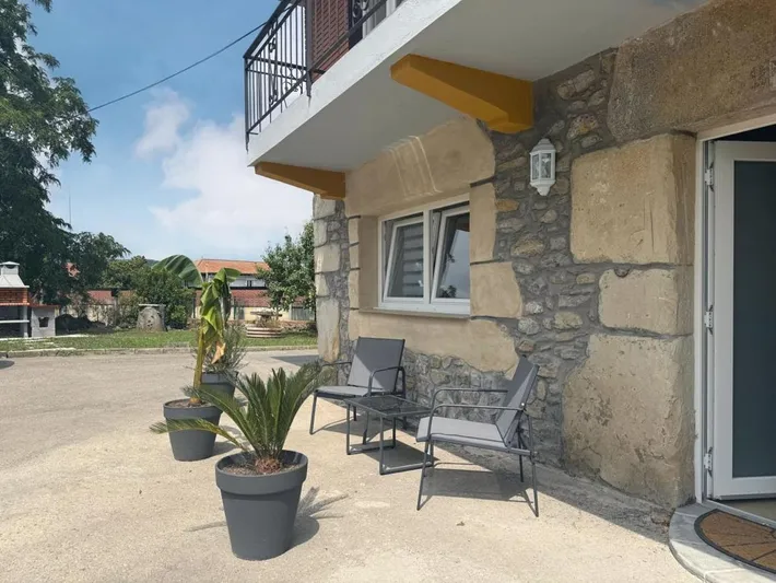 Apartamento de vacaciones para 4 personas, con terraza y jardín - 1
