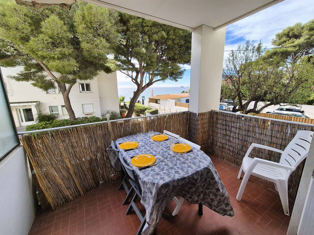 Appartement de vacances entier, Location vacances 3 chambres, vue mer, tout à pied in Les Sablettes, La Seyne-sur-Mer