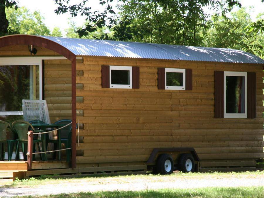Flower Camping le Lac du Marandan - Accommodatie 4 personen - Roulotte Standard 20m² (1 slaapkamer) zonder sanitair in Saint-Romans (Isère), Parc naturel régional du Vercors