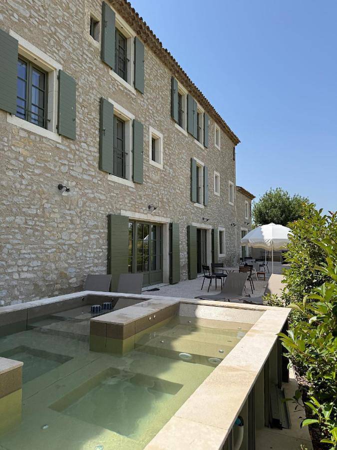 Maison d’hôte pour 2 personnes, avec Terrasse et Jacuzzi ainsi que Jardin et Piscine