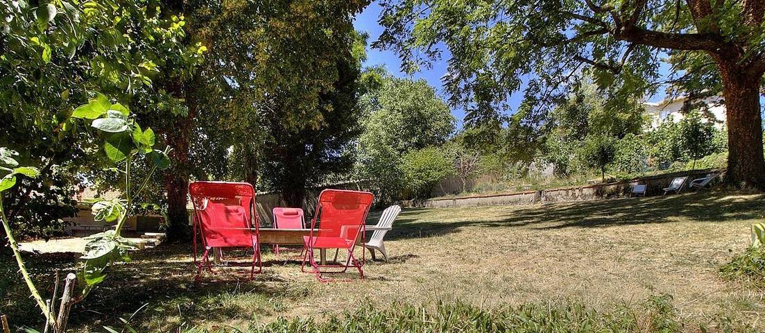 Gîte pour 15 personnes, avec terrasse et jardin dans Rhône - 4