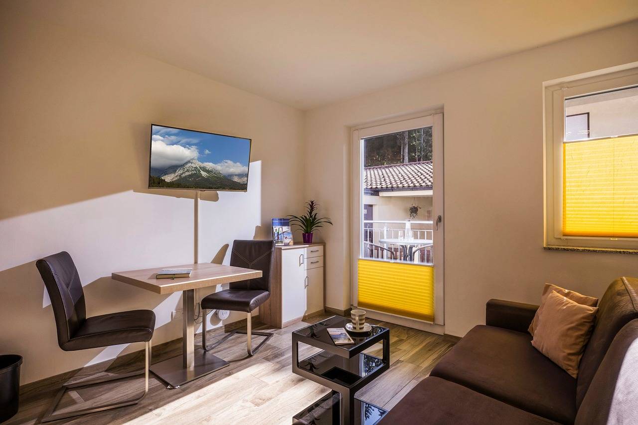 Ganze Ferienwohnung, Studio-Appartement, Wohn-/Schlafraum, Du/Wc in Scheffau am Wilden Kaiser, Kaisergebirge