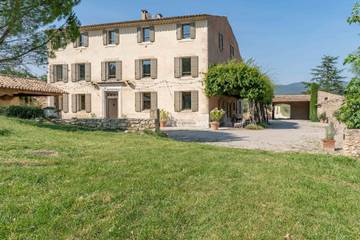 Maison De Vacances pour 15 Personnes dans Saint-Saturnin-lès-Apt, Parc naturel régional du Luberon, Photo 2