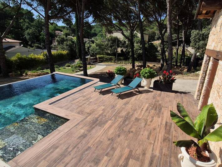 Maison de vacances pour 3 personnes, avec Terrasse et Jardin ainsi que Piscine et Vue