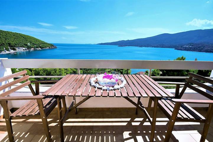 Gîte pour 2 personnes, avec Balcon et Jardin dans Poros