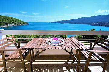 Gîte pour 2 personnes, avec jardin dans Poros