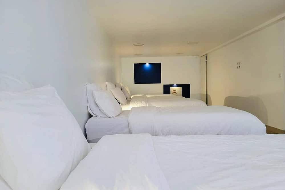 Spacious Apt 8 beds - With Terrace Near Cdg Disneyland - 30 Min in Villepinte, Seine-Saint-Denis