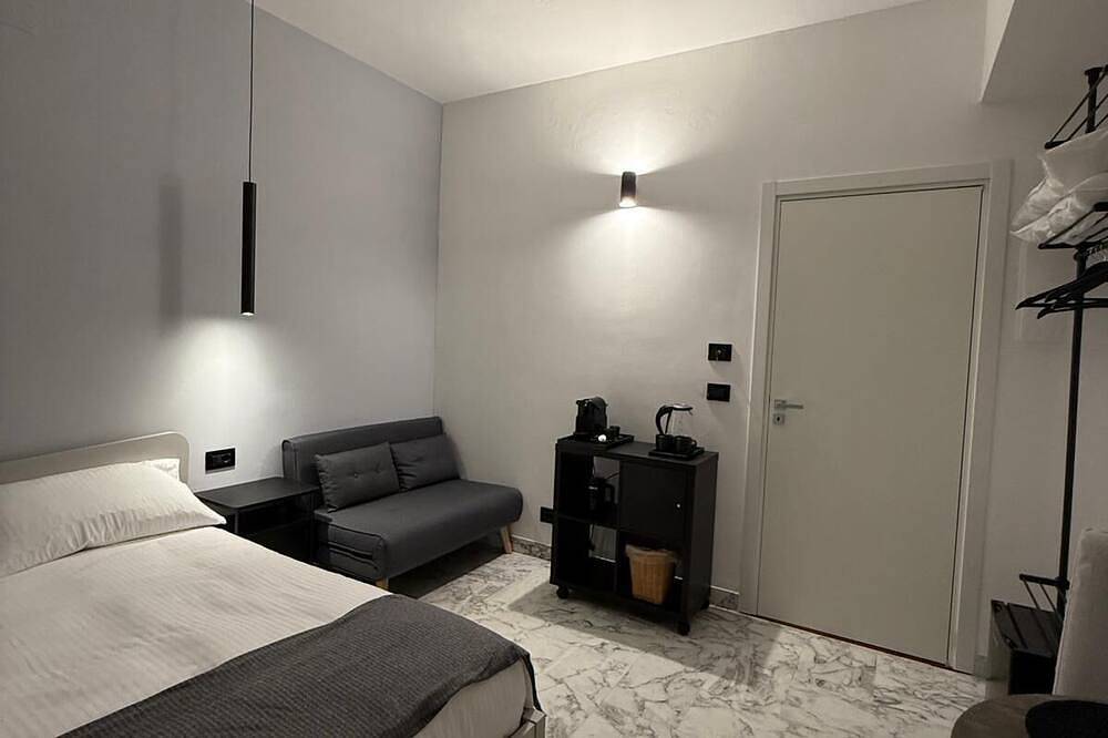 Panta Rei Charming Rooms and Spa bright Iris room with balcony in Taranto, Gulf of Taranto