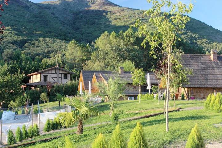 Casa rural para 3 personas, con piscina además de jacuzzi y jardín, Familias con niños en Extremadura - 3