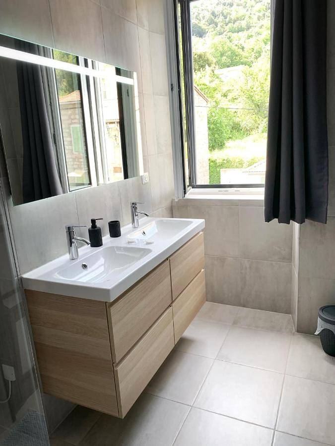 Double Room with Private Bathroom in Cozzano, Parc naturel régional de Corse