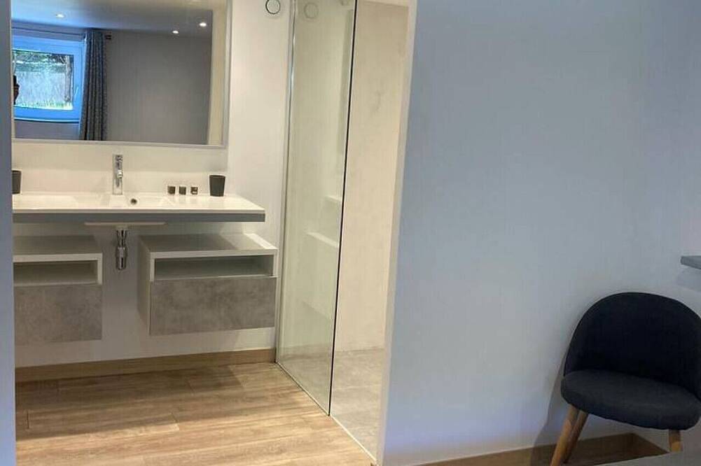 Entire apartment, Appartement 45 m² 1 chambre, parking et jardin in Aix-les-Bains, Chambéry region