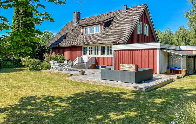 Hus för 10 Personer med trädgård in Kronobergs