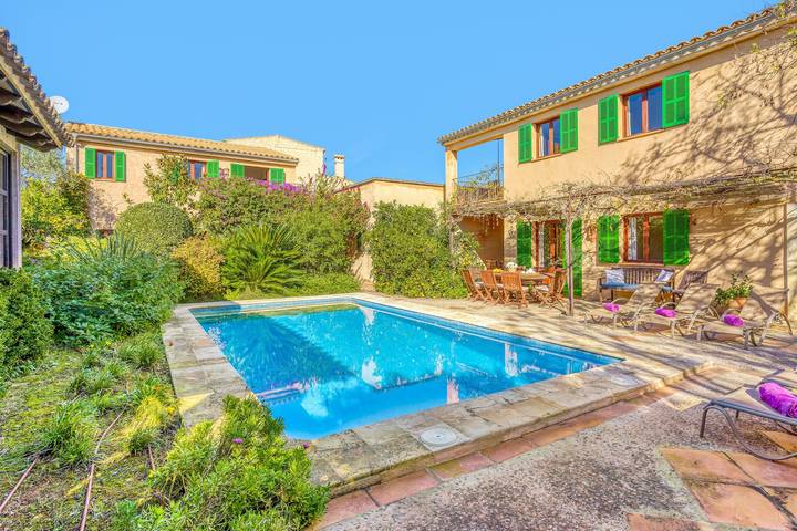 Spacious Holiday Home “Can Casta” with Pool, Wi-Fi, Terrace & Garden in Petra, Majorca Center