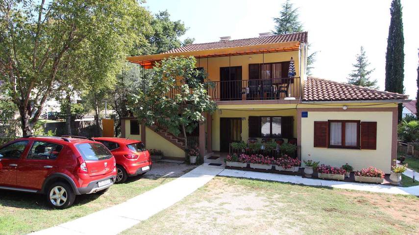 Ganze Ferienwohnung, Ferienwohnung mit Klimaanlage und Terrasse in Malinska-Dubašnica, Krk