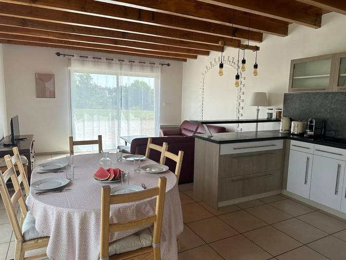 Location de vacances pour 7 personnes, avec vue et vue sur le lac ainsi que terrasse et jardin à Taïx - 2