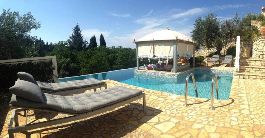 Maison d’hôte pour 2 personnes, avec Balcon et Terrasse ainsi que Jardin et Piscine