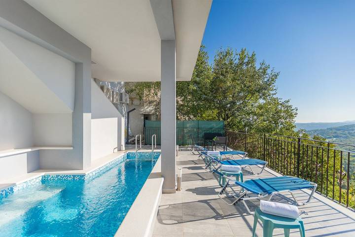 Ferienwohnung für 4 Personen, mit Terrasse und Garten sowie Pool in Kroatien - 2