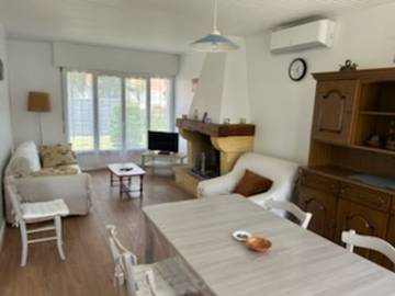 Gîte pour 6 personnes, avec jardin à Gastes