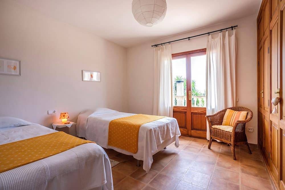 Charming house with pool, garden, wifi, barbecue and beach. Ideal for family in Cala Figuera, Santanyí