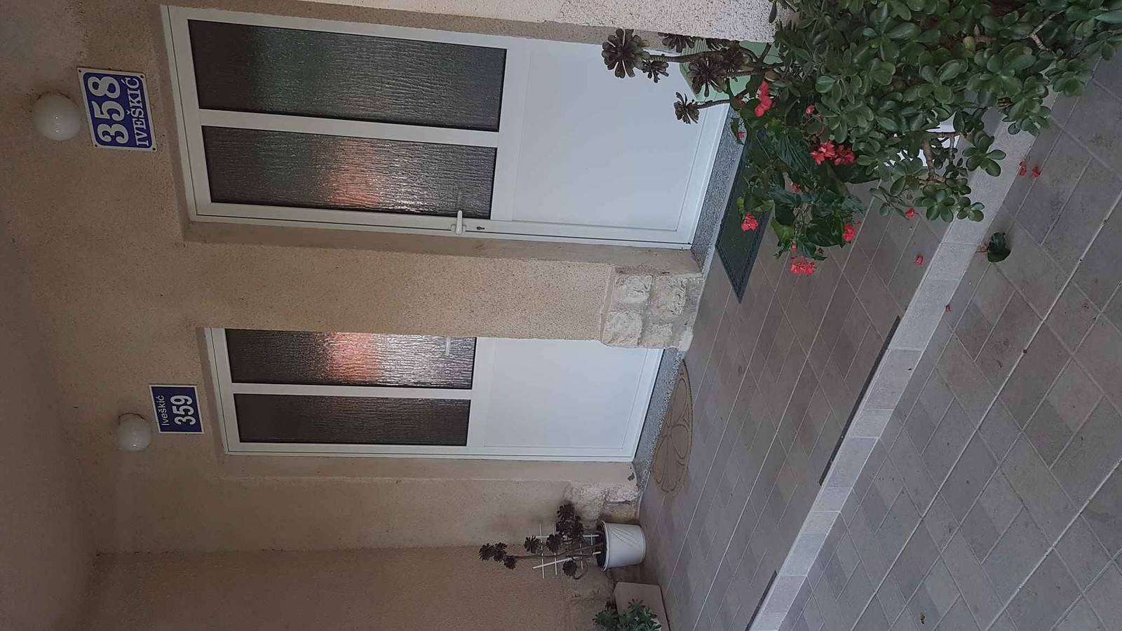 Ganze Ferienwohnung, Ferienwohnung mitterrasse  in Lopar, Rab