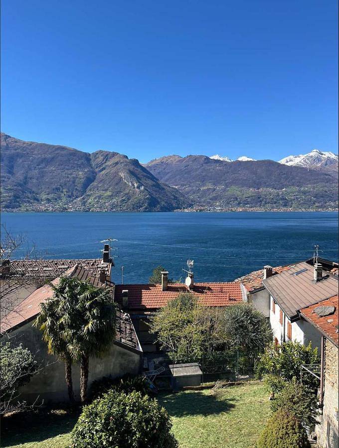 Ferienwohnung für 2 Personen, mit Balkon und Terrasse sowie Garten und Seeblick