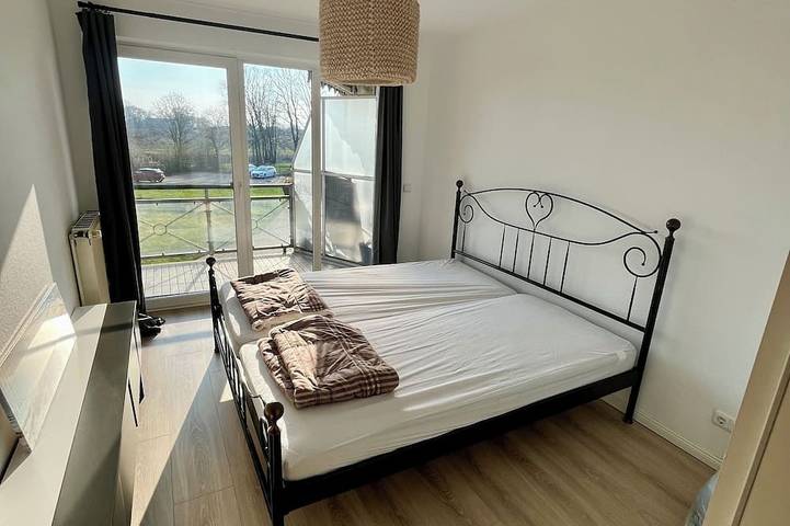 Ferienwohnung für 4 Personen, mit Balkon und Garten in Grünendeich - 2