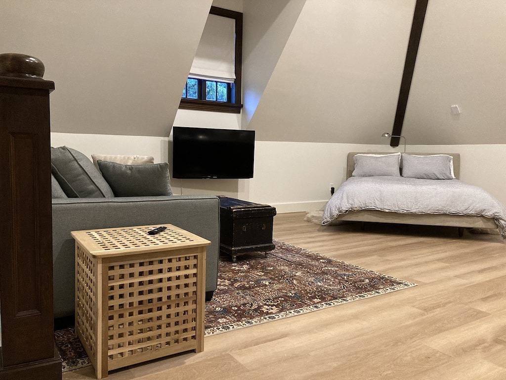 Modern Carriage House…close to trails and ocean in North Cowichan, Cowichan Valley Regional District