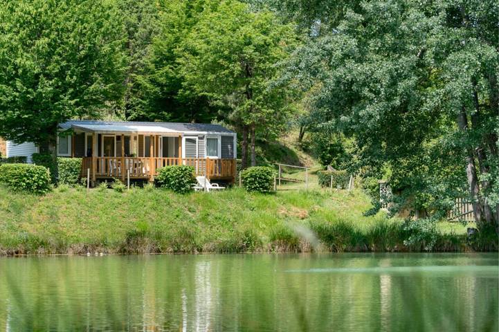 Mobil home pour 6 personnes, avec jardin ainsi que piscine et terrasse, animaux acceptés
