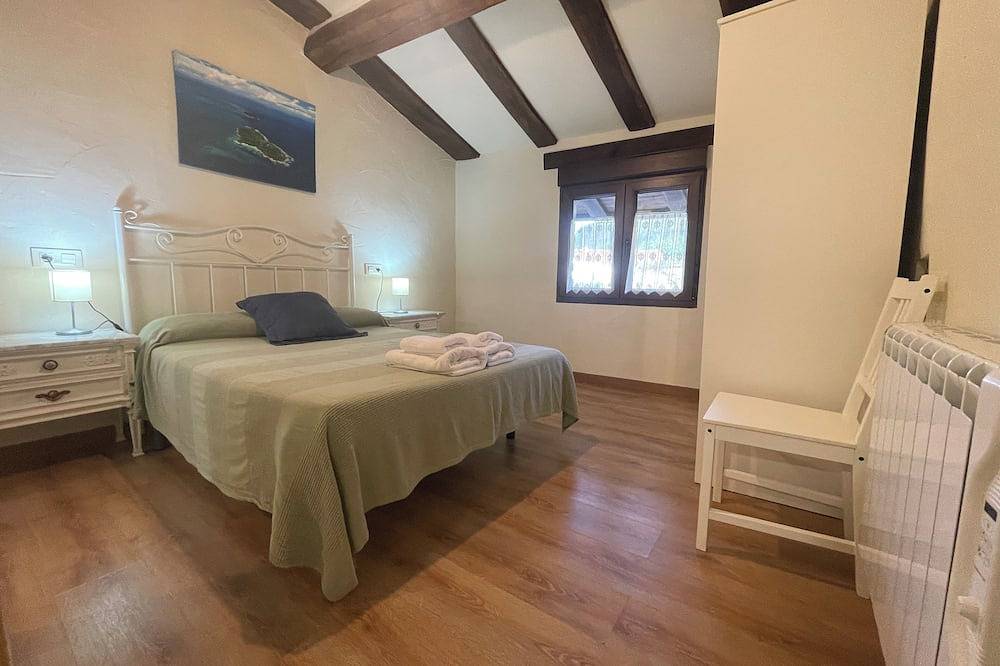 El Pandal, rural apartment for 2 people in Bides, Piloña, Spain. in Piloña, Sierra del Sueve