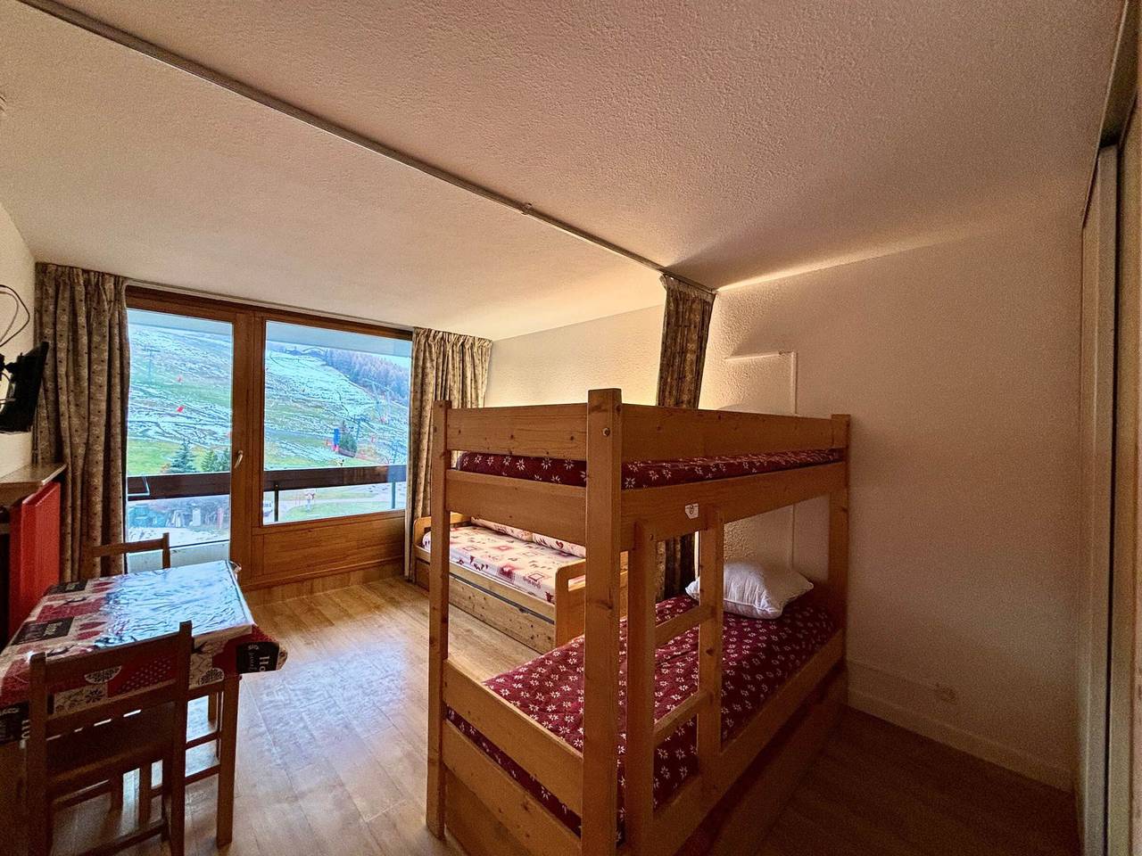 Estudio entero, Estudio para 4 personas con acceso directo a pistas en el corazón de Les Menuires in Les Menuires, Saint-Martin-de-Belleville