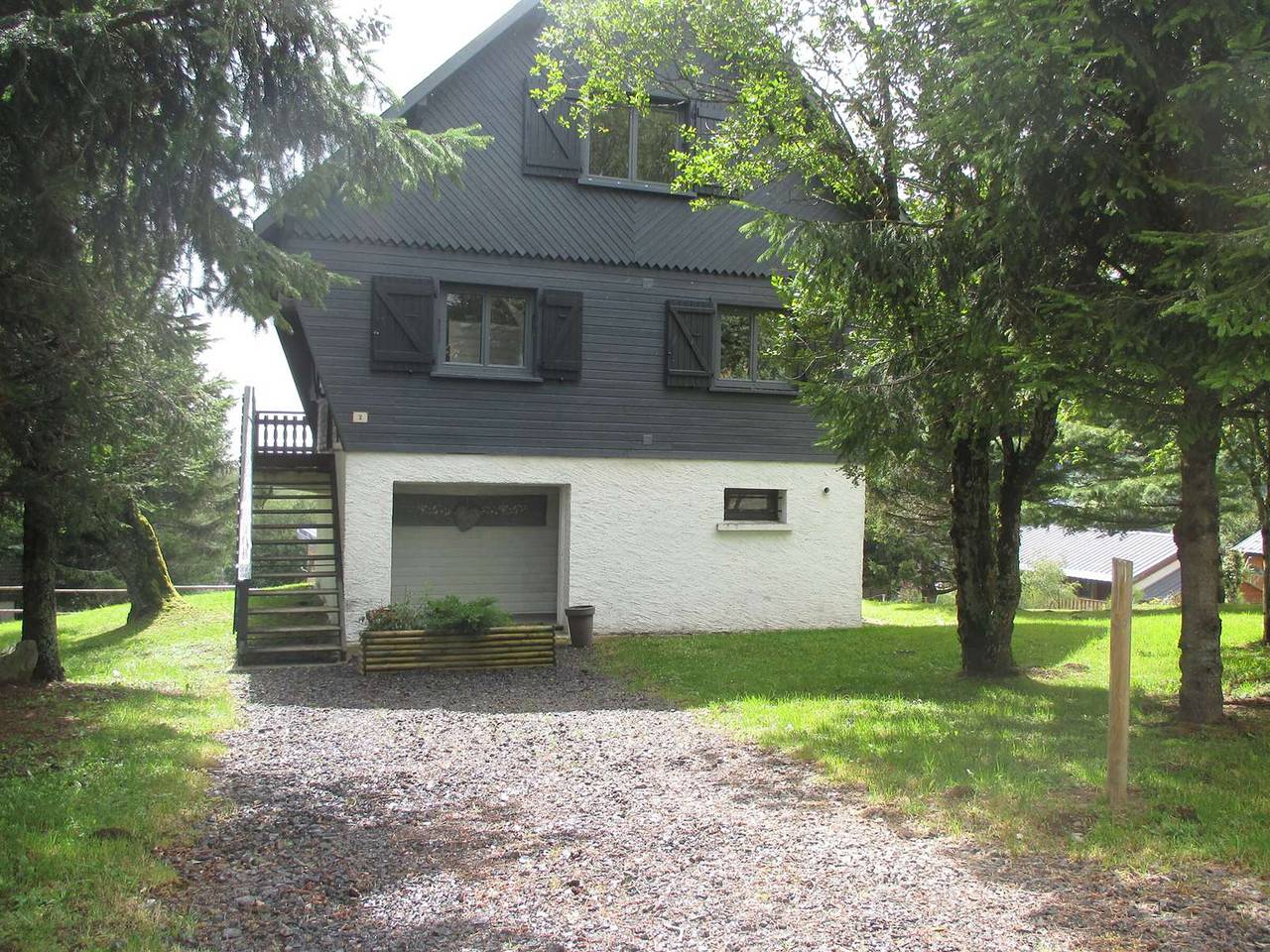 Chalet rénové pour 10 pers. avec Parking proche Super Besse in Super Besse, Besse-et-Saint-Anastaise