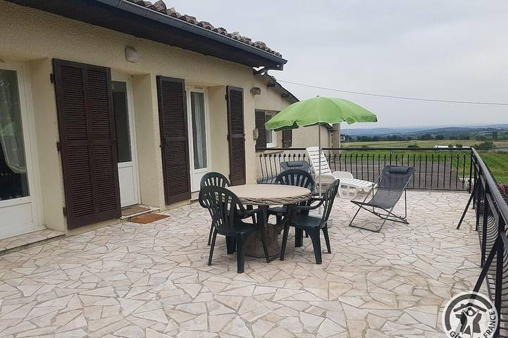 Gîte pour 4 personnes, avec jardin à Mornant