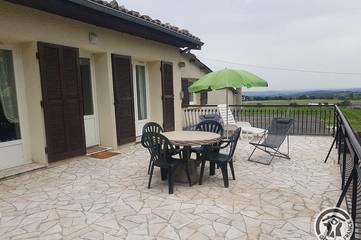 Gîte pour 4 personnes, avec jardin à Mornant