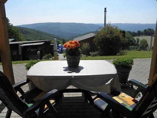 Ferienwohnung für 4 Personen, mit Terrasse und Garten sowie Sauna in Simmerath