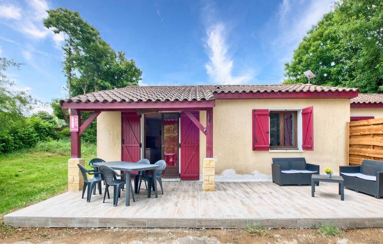 Location de vacances pour 5 personnes, avec piscine ainsi que terrasse et jardin, animaux acceptés à Saint-Crépin-et-Carlucet - 2