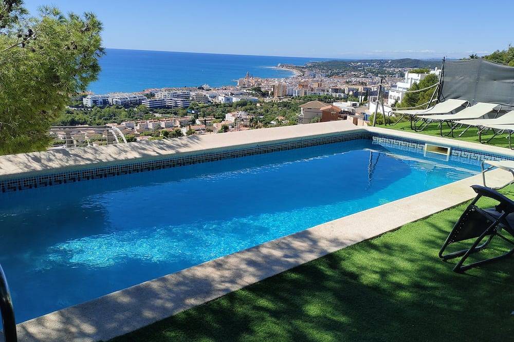 Villa mit Swimmingpool und herrlichen Meerblicken in Sitges, Garraf